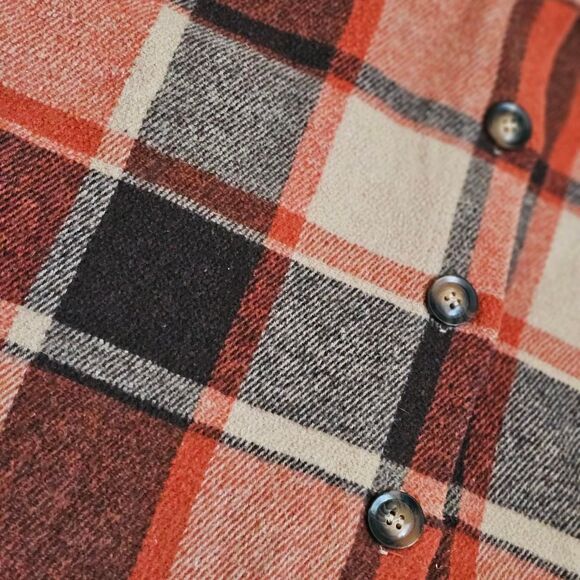 Women's Plaid Shacket Size L - Picture 3 of 5